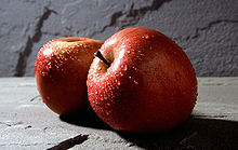220px-Fuji_apple