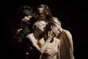 1138256_cour-dhonneur-la-danse-de-preljocaj-prise-aux-mots-web-021216961672